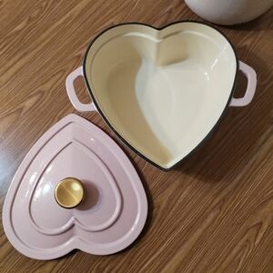 Smith & Clark IronWorks 3QT Enameled Cast Iron Dutch Oven Pink Heart Gold